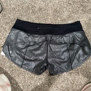 Lululemon speed up 2.5” shorts